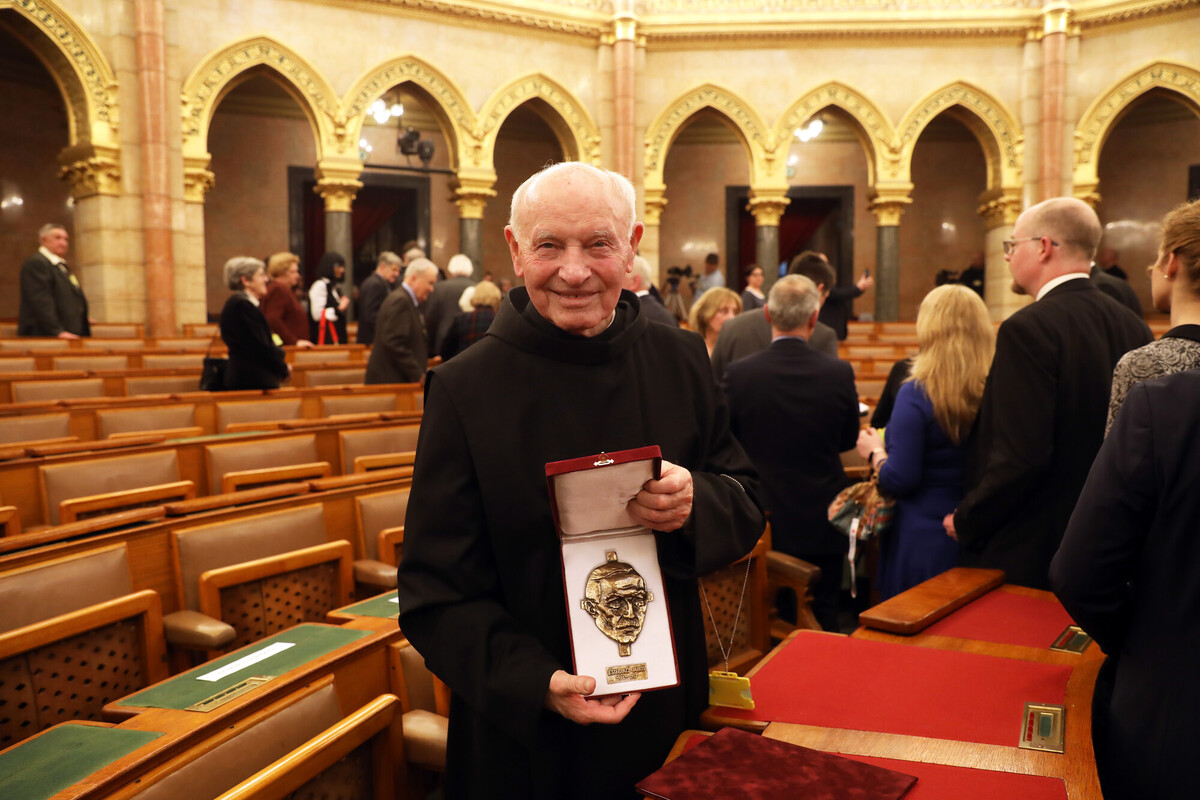 A Rákóczi Szövetség életműdíját vette át Kozma Imre atya a Parlamentben