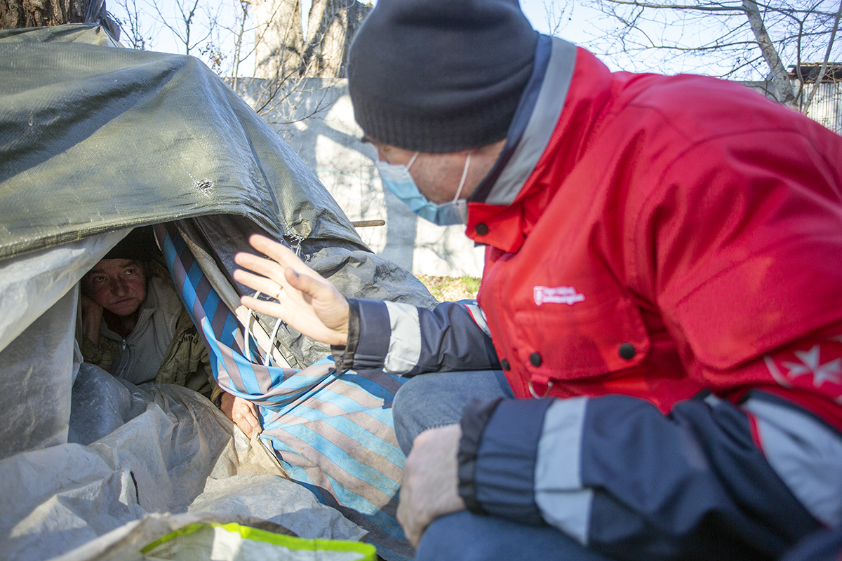 Így gondoskodik a téli időszakban a hajléktalan emberekről országszerte a Máltai Szeretetszolgálat