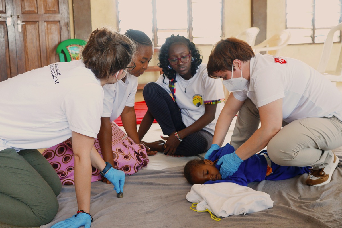 Akik a boszorkány átka ellen küzdenek – Magyar máltai fejlesztések egy kenyai nyomortelepen 