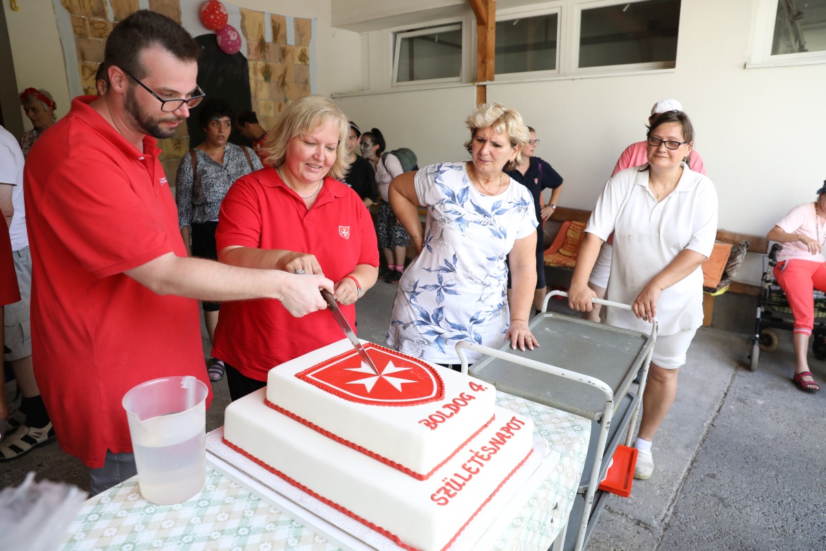 Négy éve Máltai a gödi Gondviselés Háza