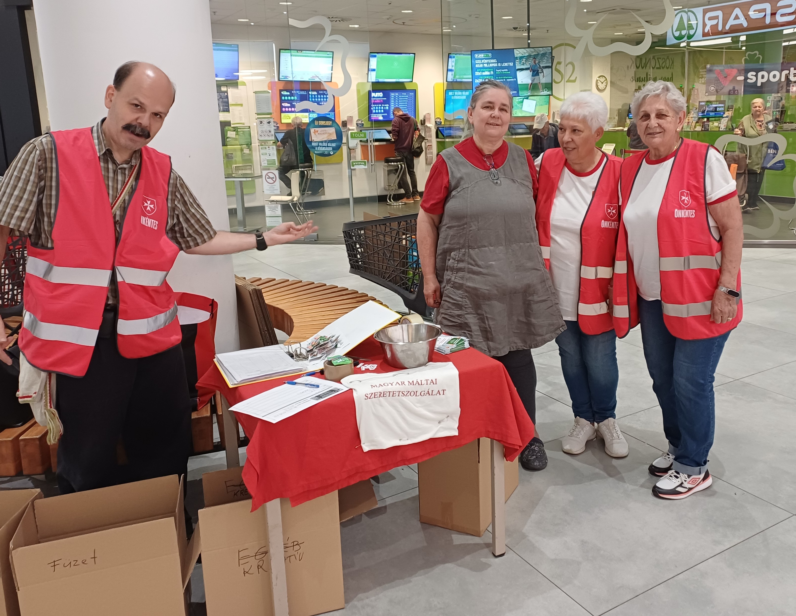 Ahol a szárítóállvány karácsonyi ajándék –  történetek Pálinkás Orsolyáról, az ő szárnyas embereiről, és a segítségnyújtás megszemélyesítéséről