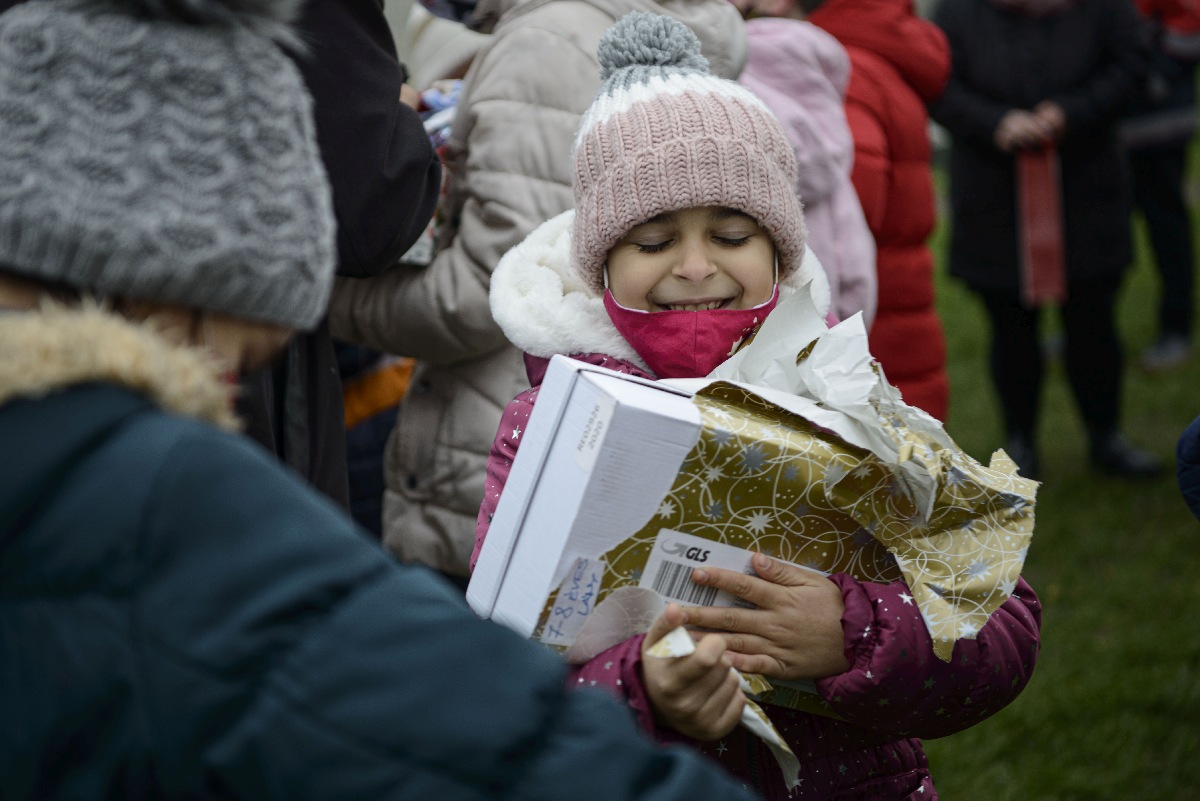 Majoros Árpád | Nógrádszakálban adták át az első ajándékdobozokat
