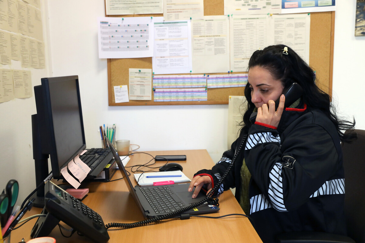 „Halló! Segítsenek, különben megfagy!”