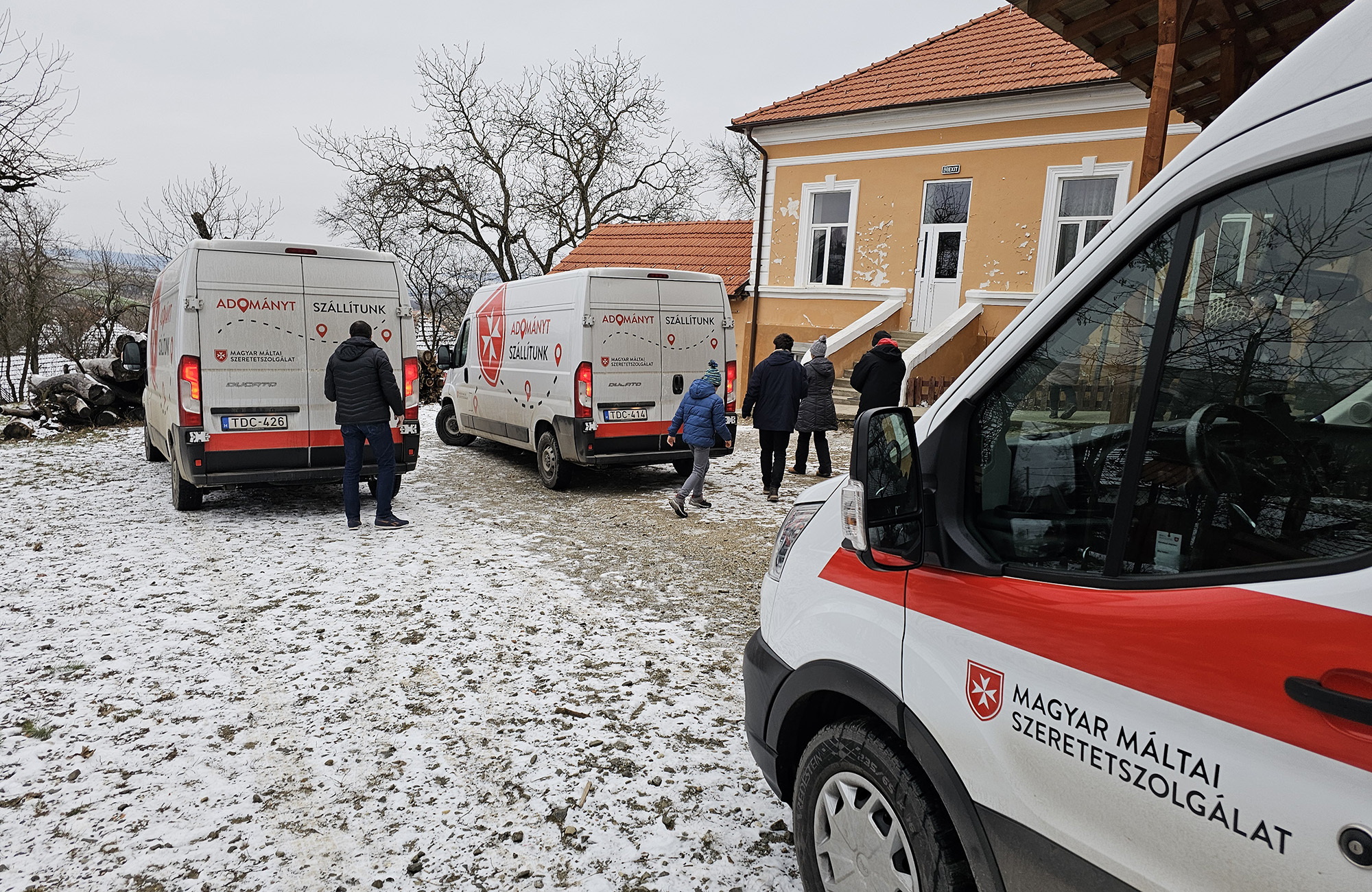 Iskolaszerek, könyvek, játékok határon túli iskolák és óvodák támogatására