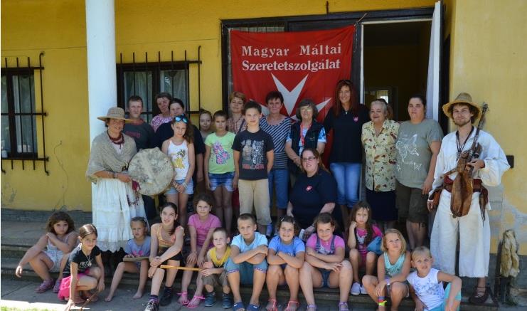 A környező tanyákról és Szerbiából is érkeztek gyerekek a rákosi Vidám napra