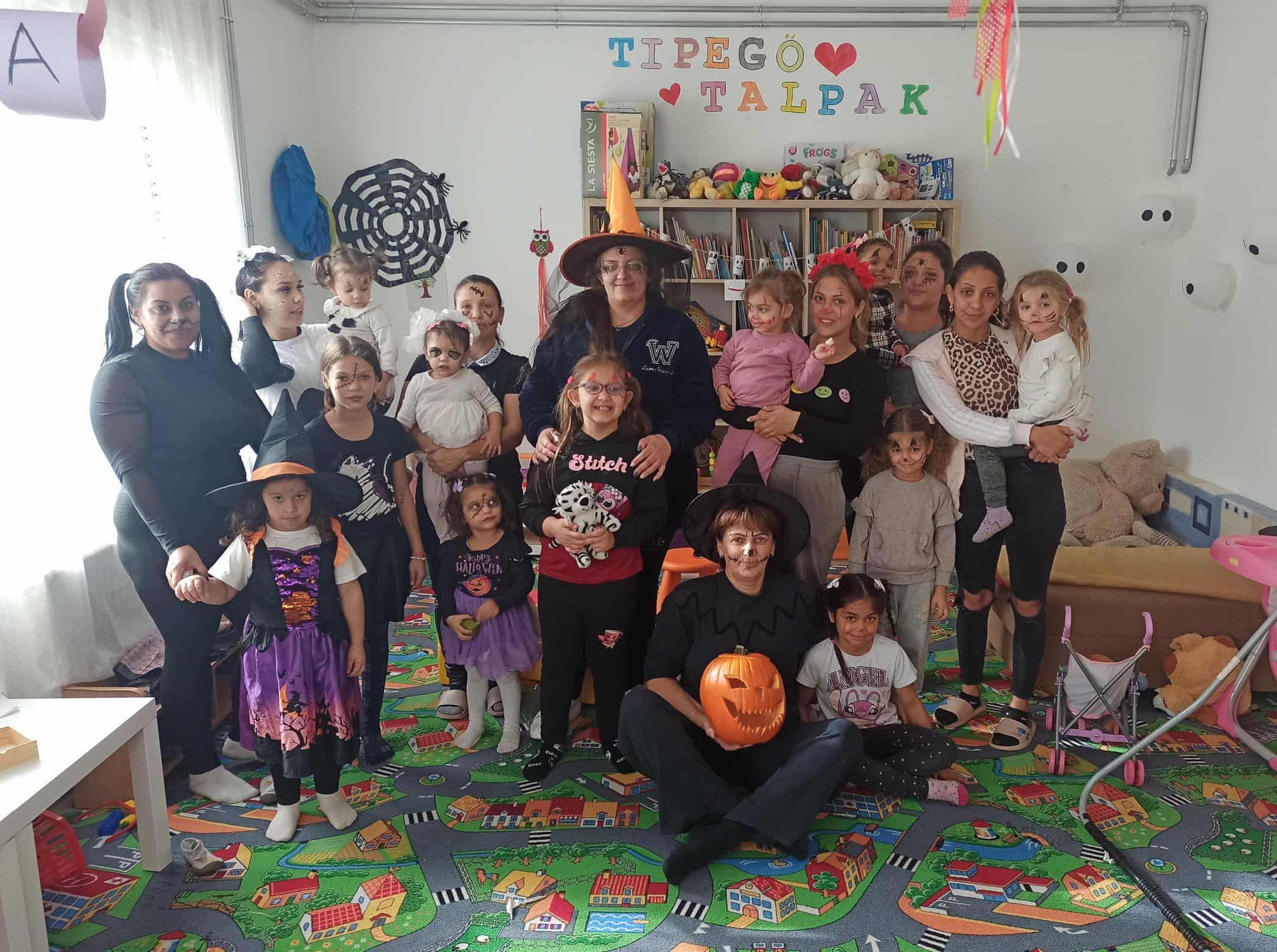 Tipegő Talpak Biztos Kezdet Gyerekház - Ózd