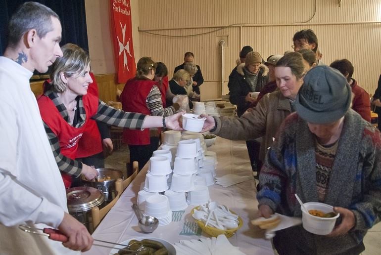 Háromszáz adag meleg ételt osztott ki a Szeretetszolgálat Bajai Csoportja