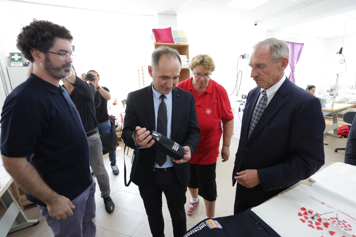 Kovács Bence | (j-b) Pintér Sándor belügyminiszter, Vecsei Miklós alelnök és Bátki Márton tiszaburai programvezető