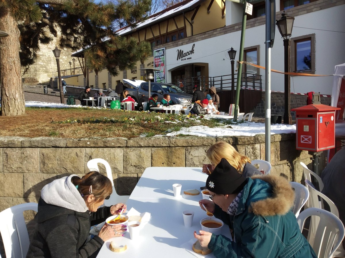 150 adag meleg étellel várták a rászoruló embereket Egerben