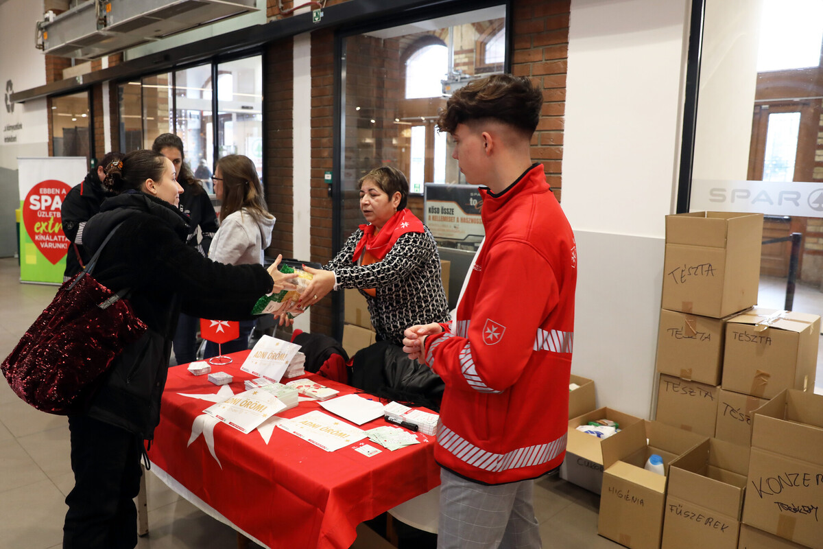 Kovács Bence | Országszerte 3000 önkéntes várja az adományok a Spar és Interspar üzletekben