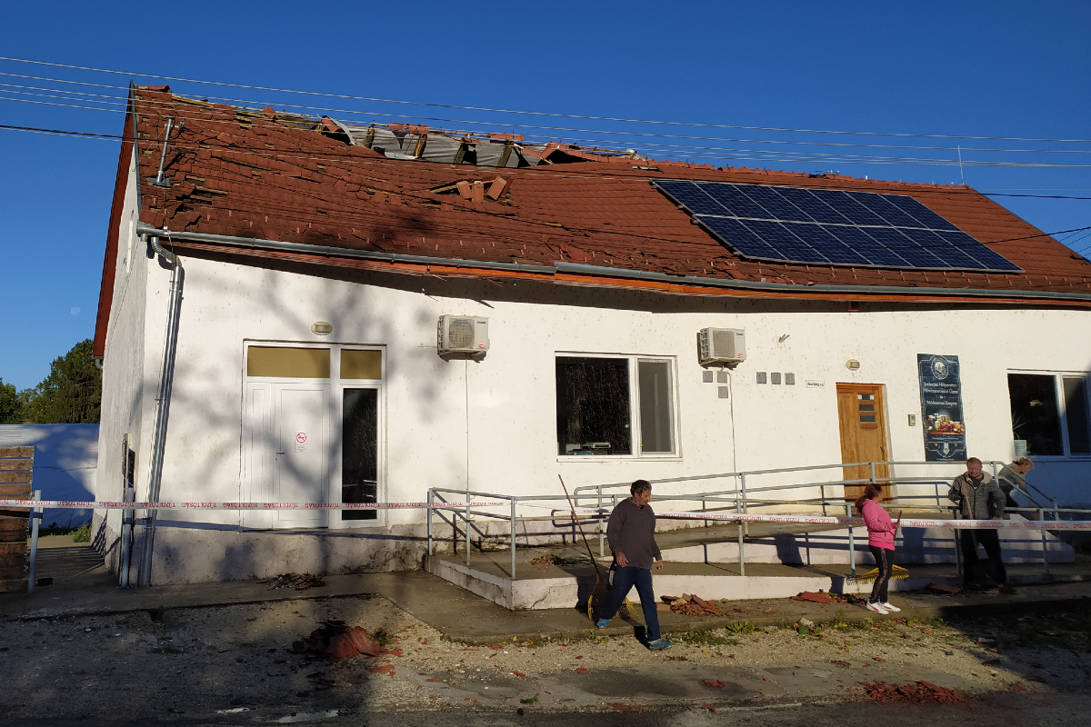 A Máltai Manufaktúra üzemének teteje beszakadt, a szerkezet megrogyott